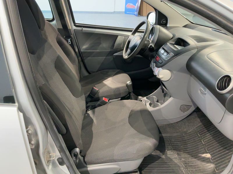 Toyota Aygo 1.0 Cool 2010 – снимка 17