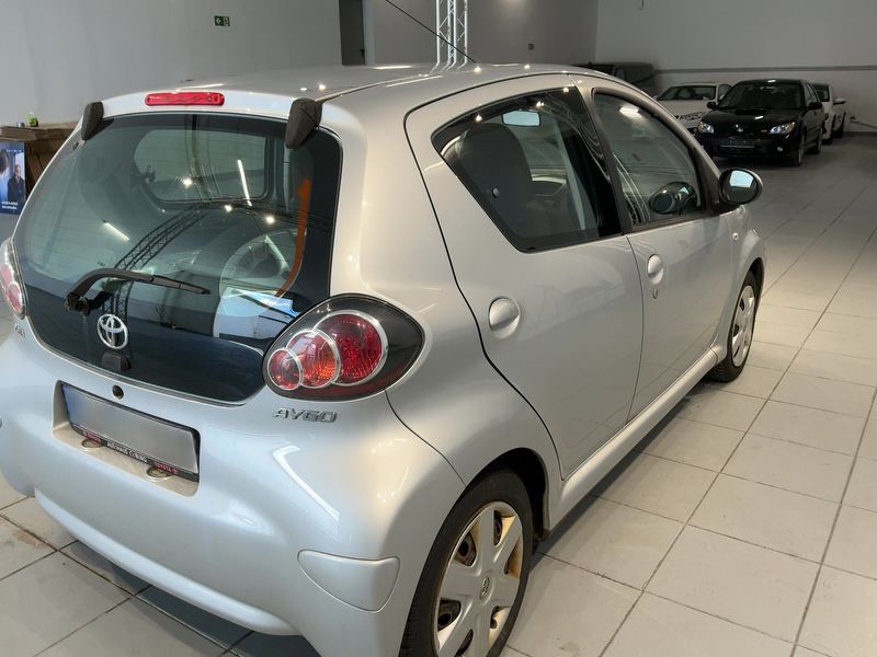 Toyota Aygo 1.0 Cool 2010 – снимка 8