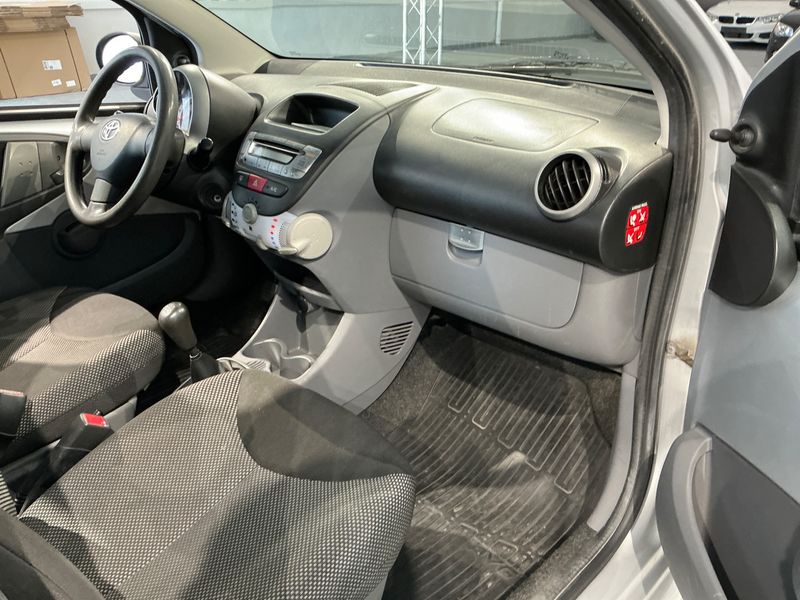 Toyota Aygo 1.0 Cool 2010 – снимка 33