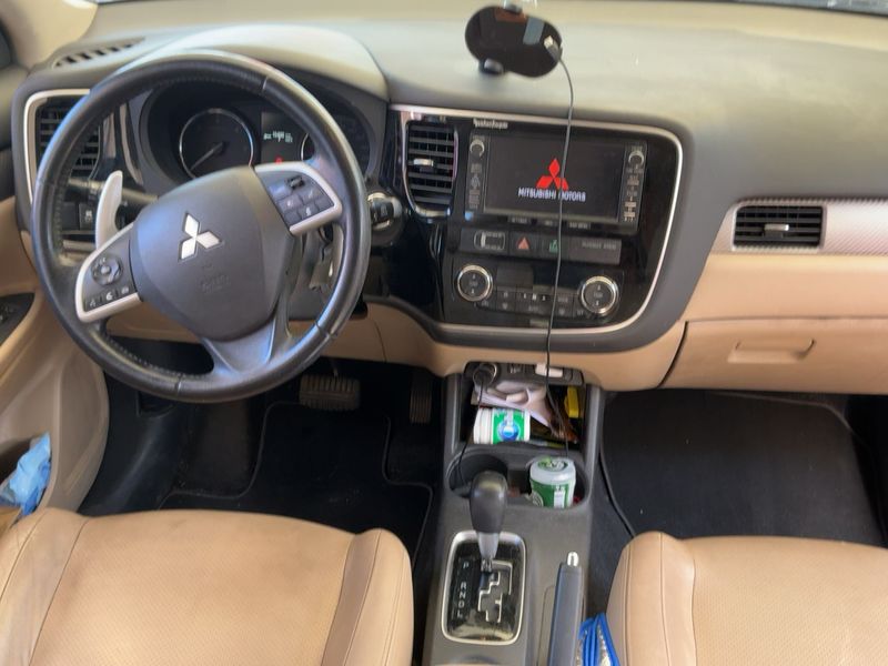 Mitsubishi Outlander 2.2 DI-D Kaiteki 4WD — zdjęcie 12