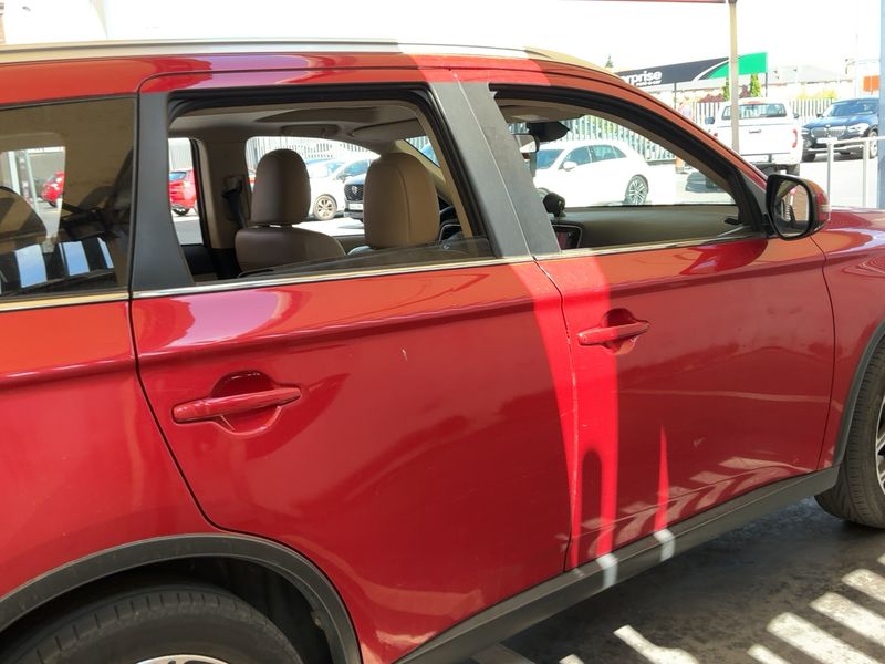 Mitsubishi Outlander 2.2 DI-D Kaiteki 4WD — zdjęcie 7