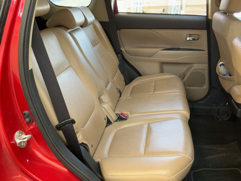 Mitsubishi Outlander 2.2 DI-D Kaiteki 4WD — zdjęcie 14