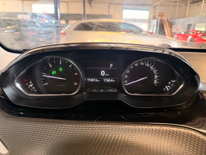 Peugeot 2008 1.5 Blue-HDi Allure 2019 – снимка 18