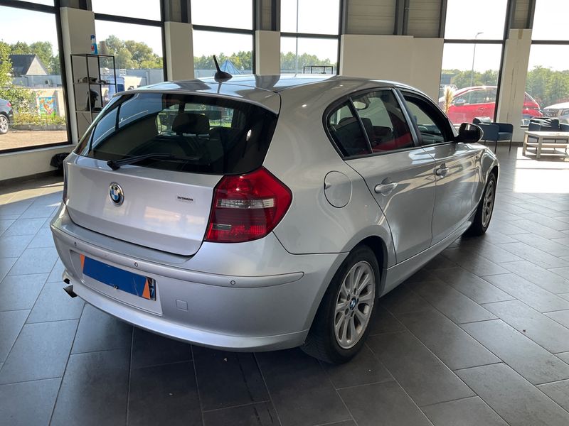 BMW 1er 116d Edition Confort 2010 – снимка 2