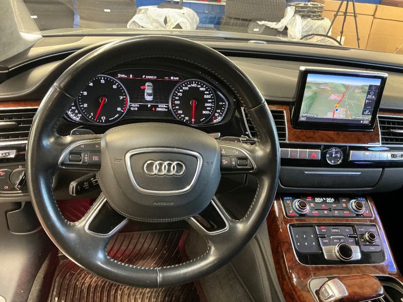 Audi A8 4.2 V8 FSI quattro — zdjęcie 12