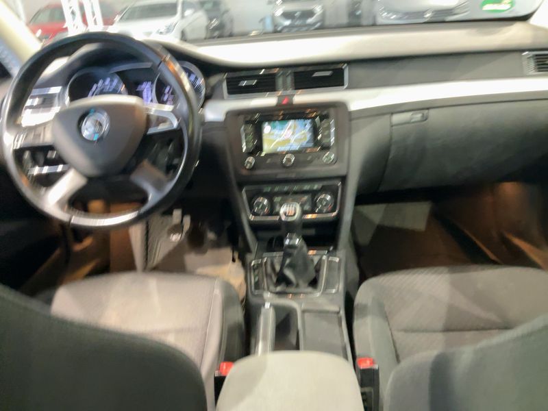 Skoda Superb 2.0 TDI Exclusive — zdjęcie 12