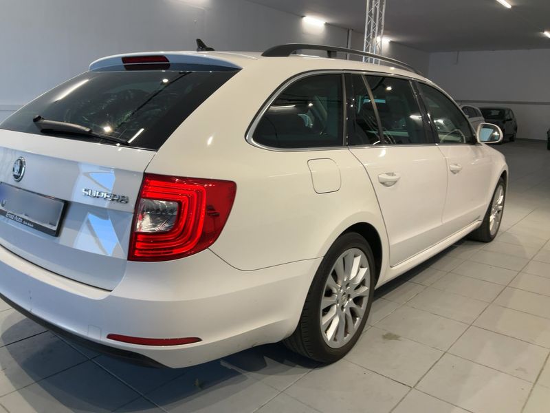 Skoda Superb 2.0 TDI Exclusive — zdjęcie 6