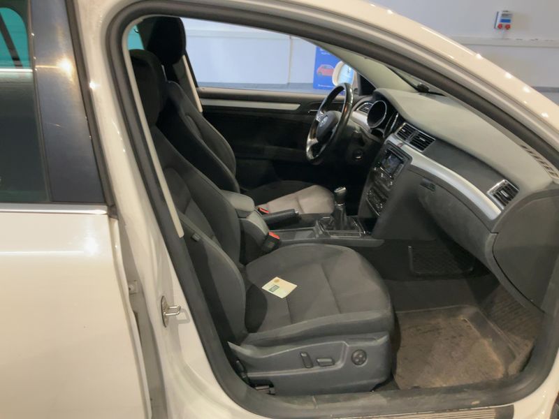 Skoda Superb 2.0 TDI Exclusive — zdjęcie 11