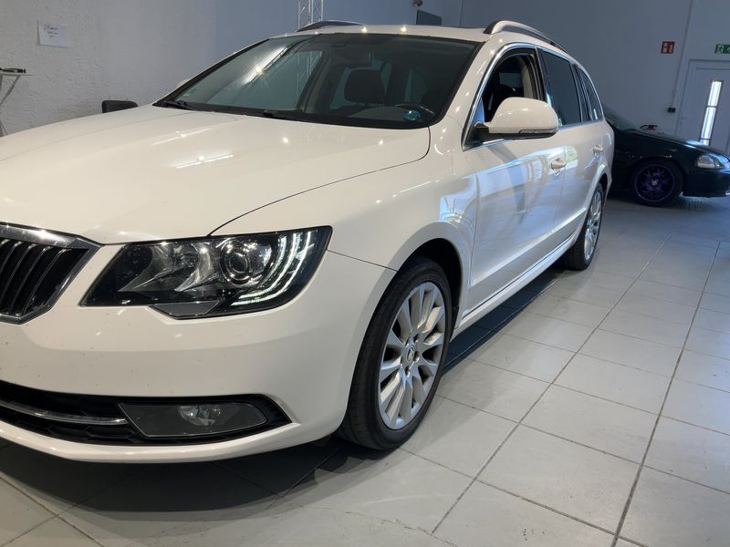 Skoda Superb 2.0 TDI Exclusive — zdjęcie 2