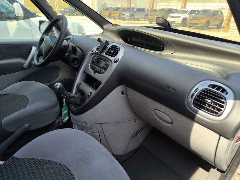 Citroen Xsara Picasso 1.6 HDi Elegance — zdjęcie 11