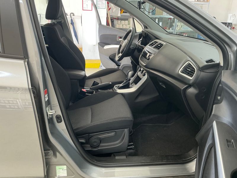 Suzuki SX4 1.6 Comfort 4x4 — zdjęcie 11