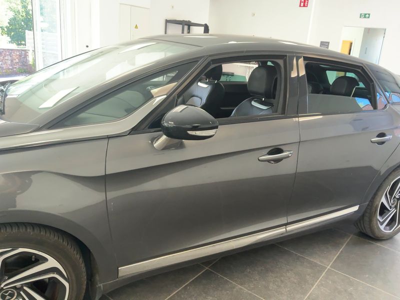 Citroen DS5 2.0 HDi Hybrid4 SportChic — zdjęcie 4