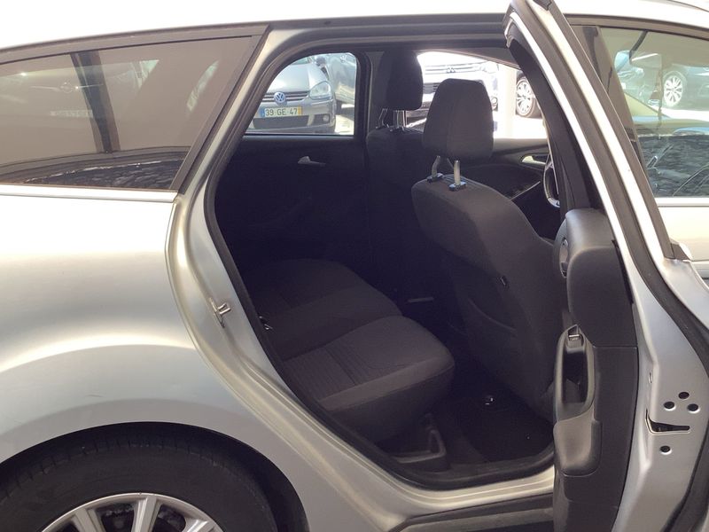 Ford Focus 1.6 TDCi Titanium — zdjęcie 14
