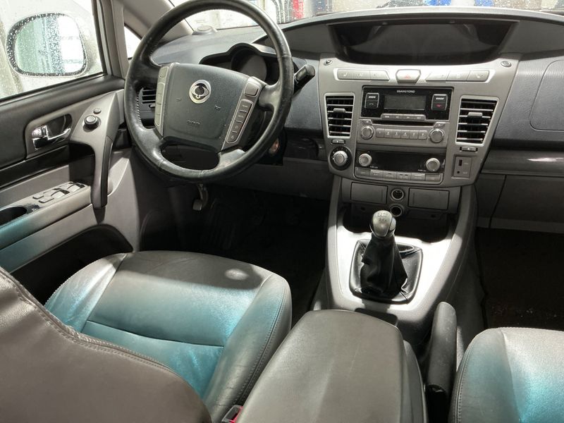 Ssangyong Rodius 2.0 TD Sapphire 2WD — zdjęcie 12