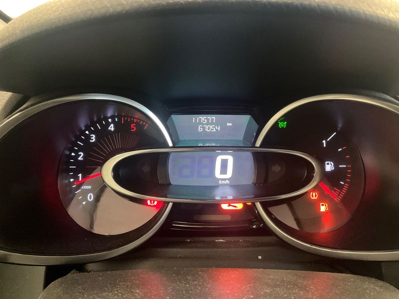 Renault Clio 1.5 dCi Intens — zdjęcie 13