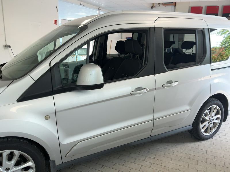 Ford Tourneo Connect 1.6 TDCi Titanium — zdjęcie 4
