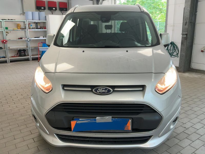 Ford Tourneo Connect 1.6 TDCi Titanium — zdjęcie 9