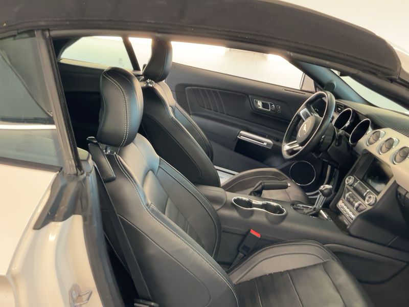 Ford Mustang 5.0 Ti-VCT V8 GT Convertible — zdjęcie 11