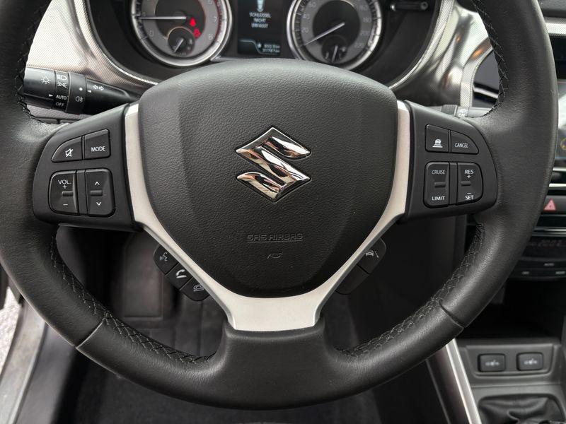 Suzuki Vitara 1.4 S 4x4 — zdjęcie 15