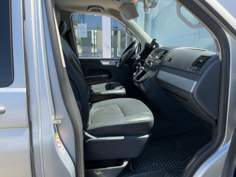 Volkswagen T5 Multivan 2.5 TDI Highline — zdjęcie 11