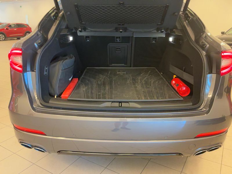 Maserati Levante 3.0 V6 TwinTurbo Gran Sport S Q4 — zdjęcie 10