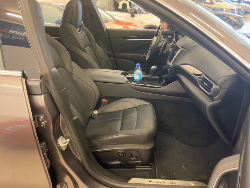 Maserati Levante 3.0 V6 TwinTurbo Gran Sport S Q4 — zdjęcie 11