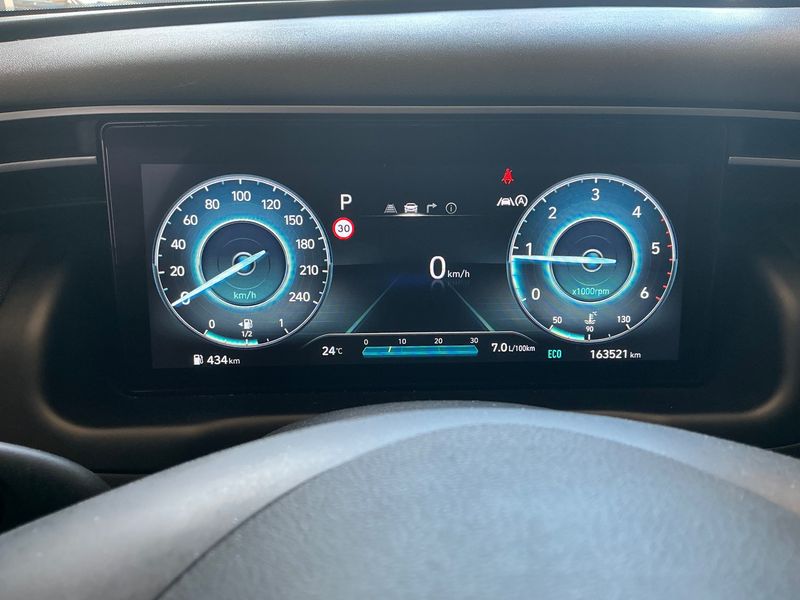 Hyundai Tucson 1.6 CRDi Mild-Hybrid Executive 2WD — zdjęcie 13