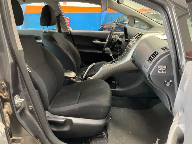 Toyota Auris 1.6 Luna — zdjęcie 3