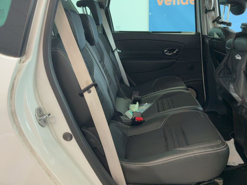 Renault Scenic 1.5 dCi BOSE Edition — zdjęcie 14