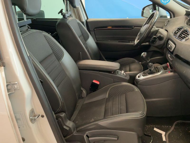 Renault Scenic 1.5 dCi BOSE Edition — zdjęcie 11