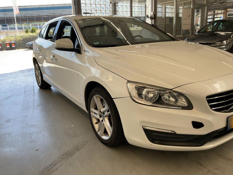 Volvo V60 2.4 D6 Plug-in Hybrid Momentum AWD — zdjęcie 8