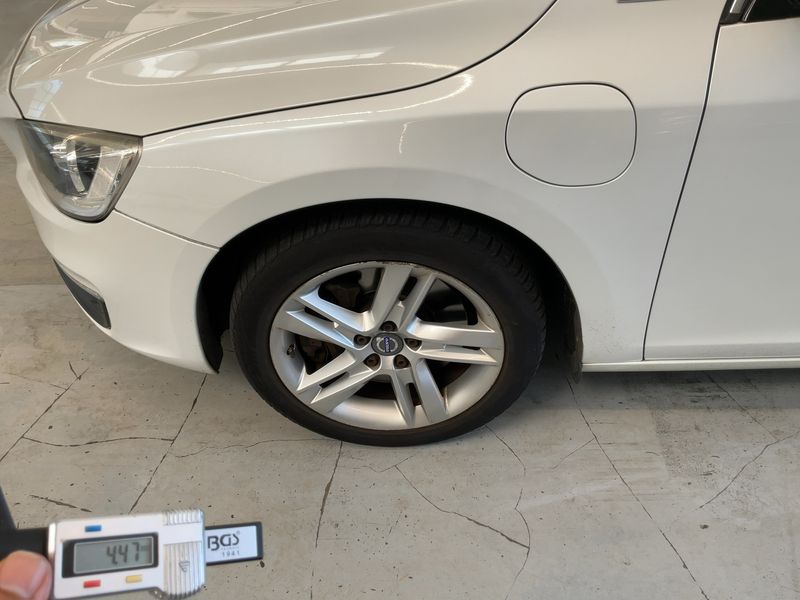 Volvo V60 2.4 D6 Plug-in Hybrid Momentum AWD 2015 – снимка 3