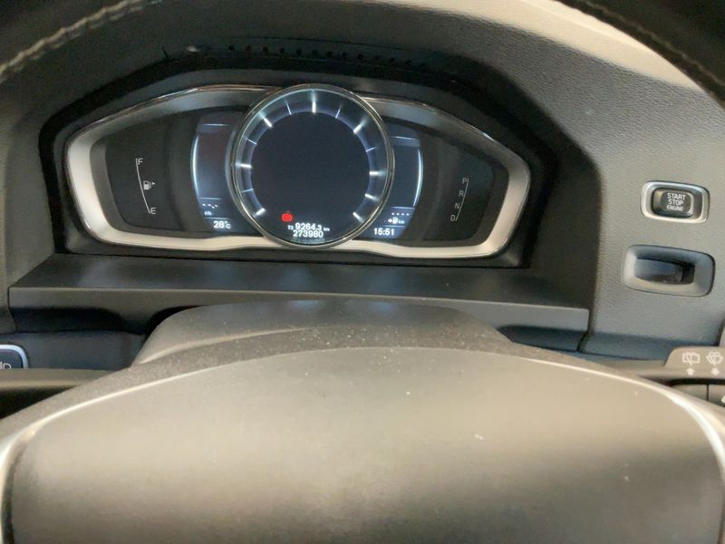 Volvo V60 2.4 D6 Plug-in Hybrid Momentum AWD — zdjęcie 13