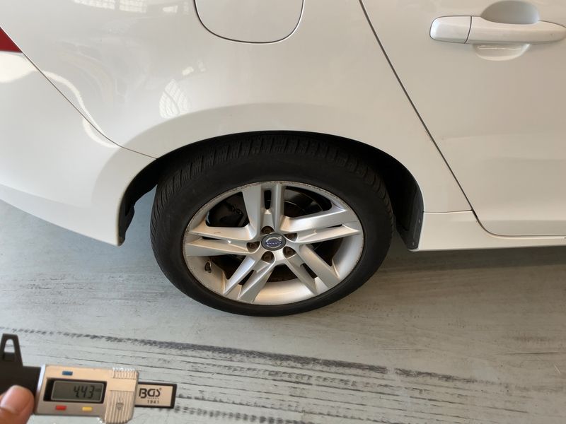 Volvo V60 2.4 D6 Plug-in Hybrid Momentum AWD 2015 – снимка 9