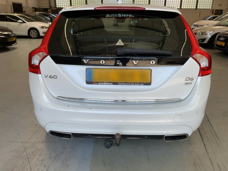 Volvo V60 2.4 D6 Plug-in Hybrid Momentum AWD — zdjęcie 5
