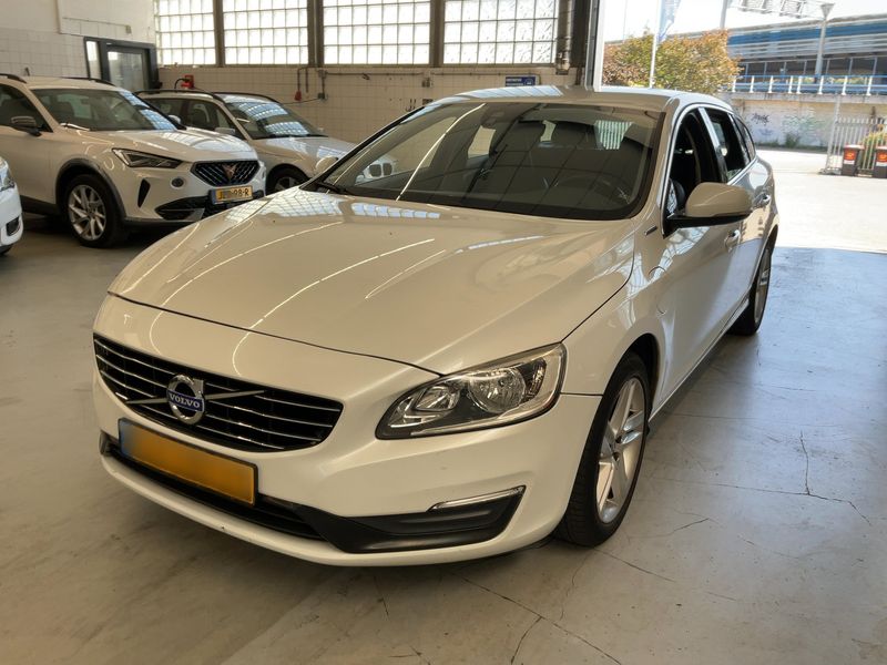Volvo V60 2.4 D6 Plug-in Hybrid Momentum AWD
