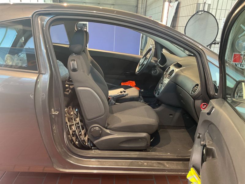 Opel Corsa 1.2 Selection 2011 – снимка 3