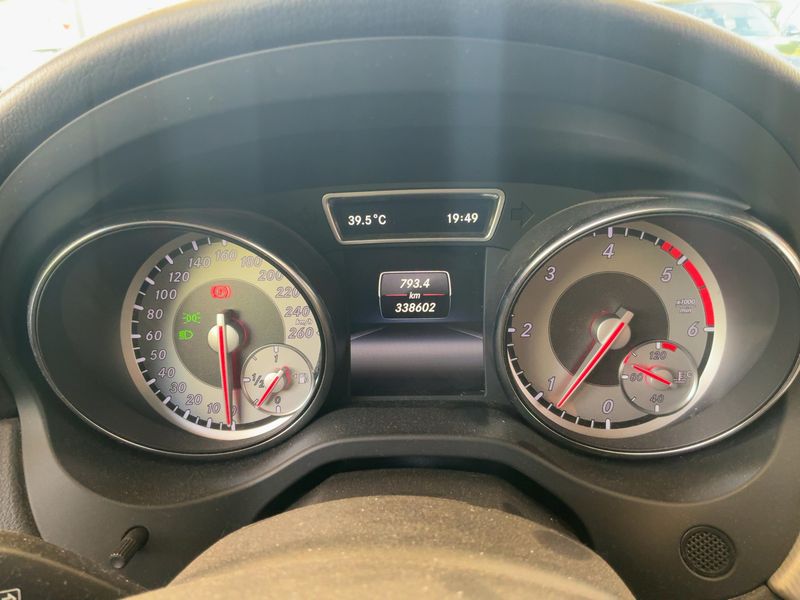 Mercedes-Benz CLA-Klasse CLA 200 d Urban — zdjęcie 13