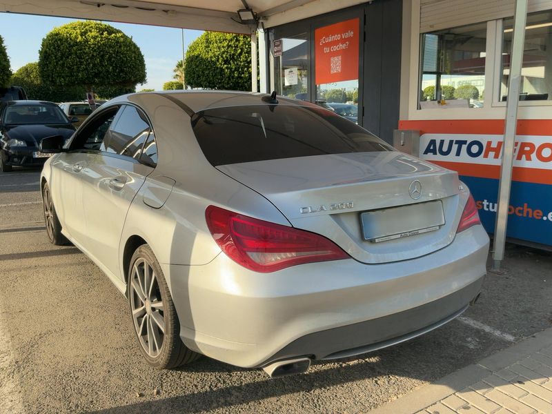 Mercedes-Benz CLA-Klasse CLA 200 d Urban — zdjęcie 3