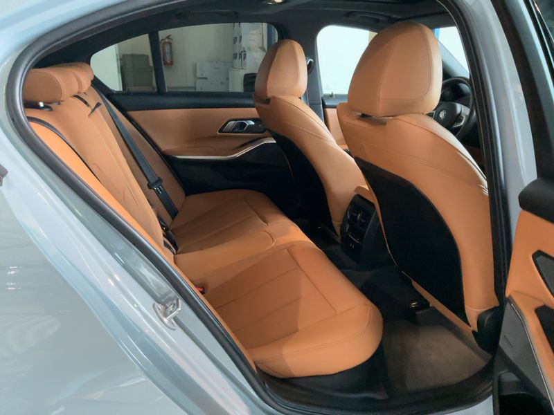 BMW 3er 318i M Sport — zdjęcie 14