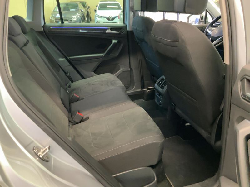 Volkswagen Tiguan 2.0 TDI Elegance — zdjęcie 14