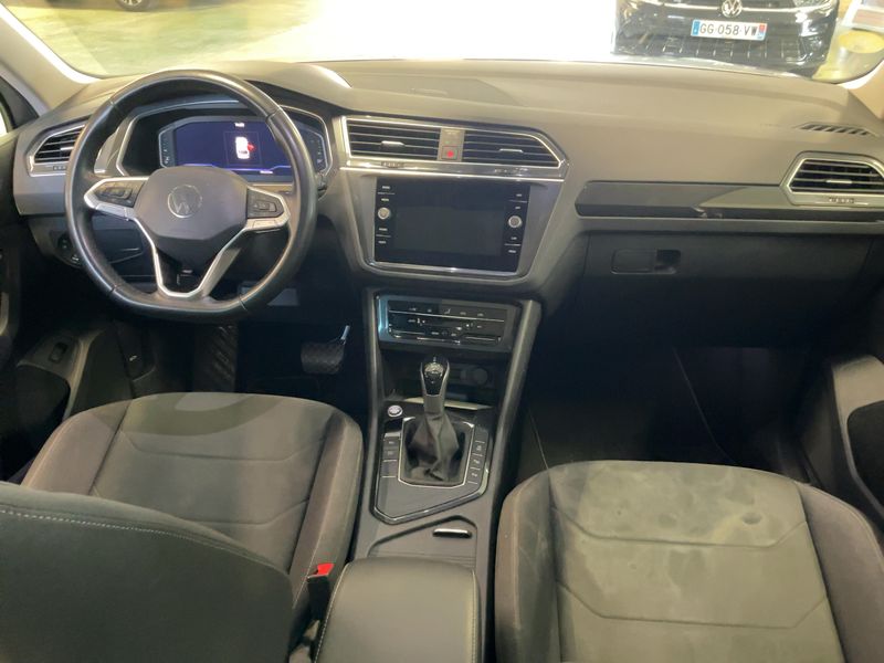Volkswagen Tiguan 2.0 TDI Elegance — zdjęcie 12