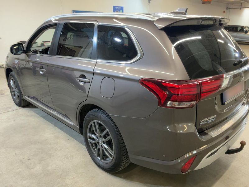 Mitsubishi Outlander 2.4 PHEV Spirit 4WD — zdjęcie 3