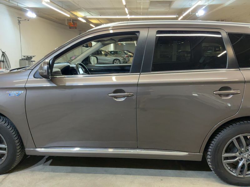 Mitsubishi Outlander 2.4 PHEV Spirit 4WD — zdjęcie 4