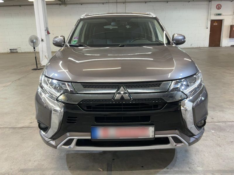 Mitsubishi Outlander 2.4 PHEV Spirit 4WD — zdjęcie 9