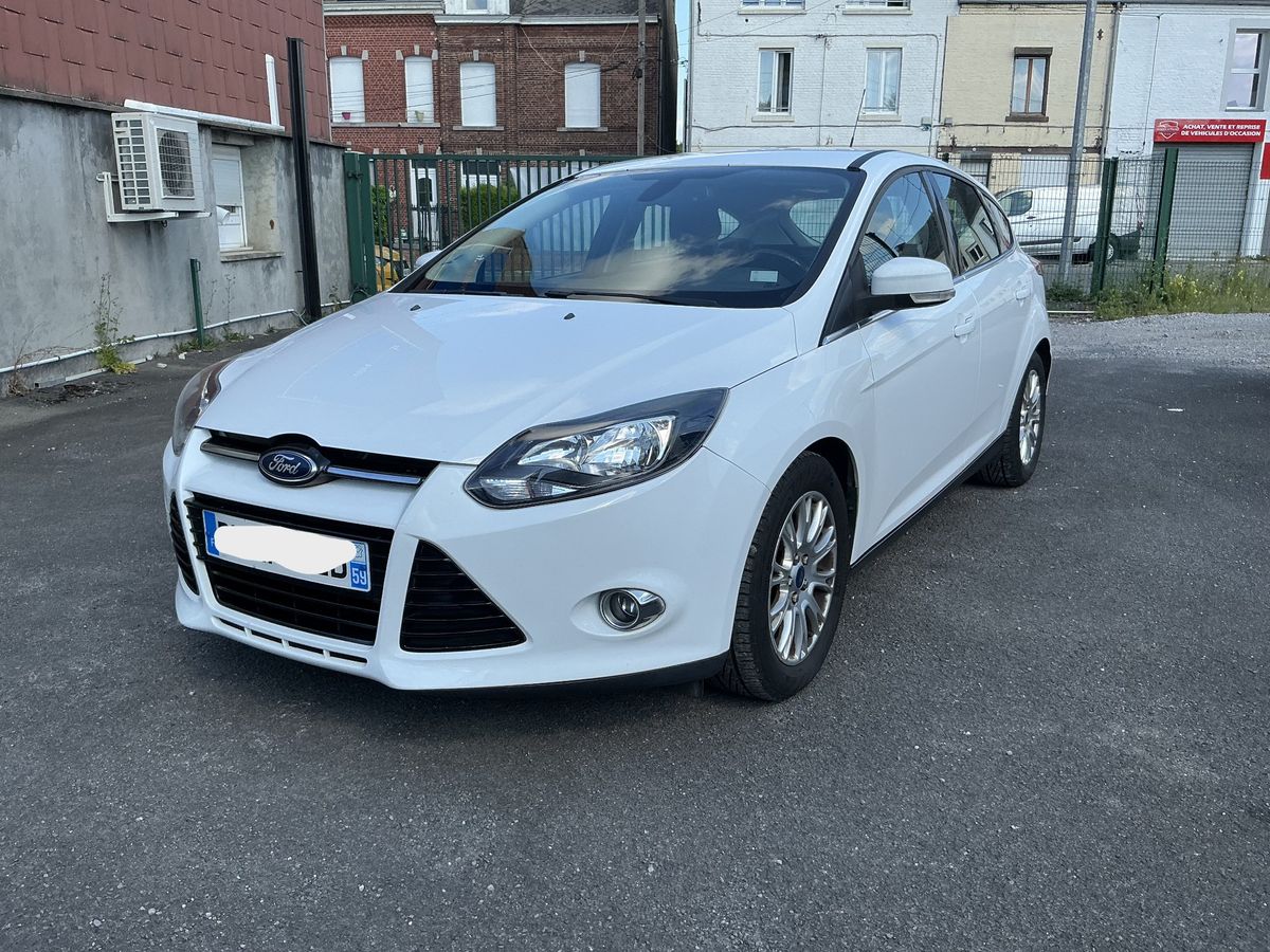 Ford Focus 2011 — photo 1