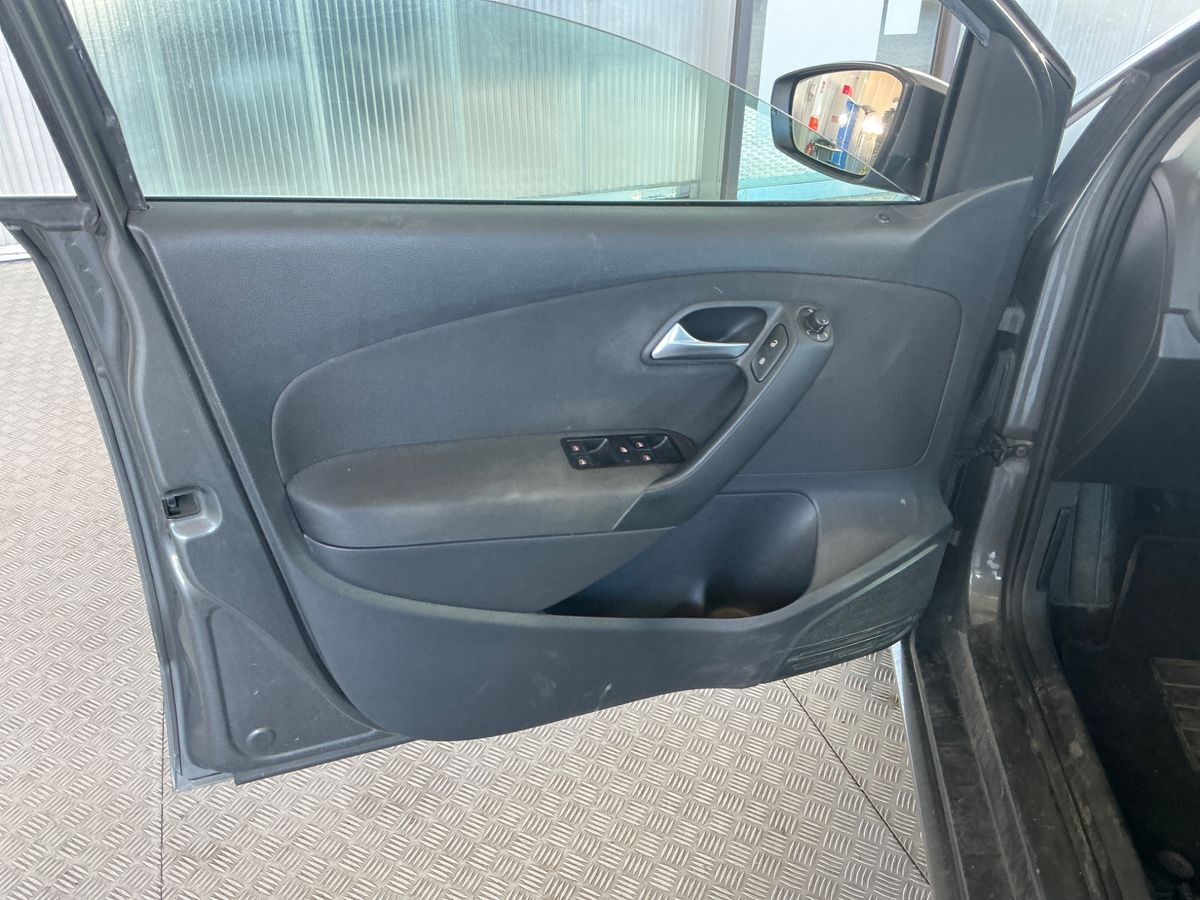 Volkswagen Polo 2013 — photo 41