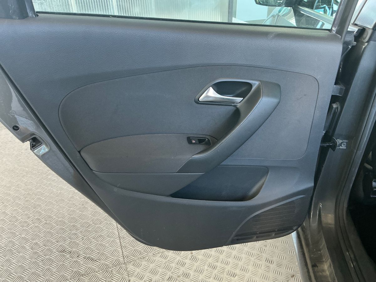 Volkswagen Polo 2013 — photo 39