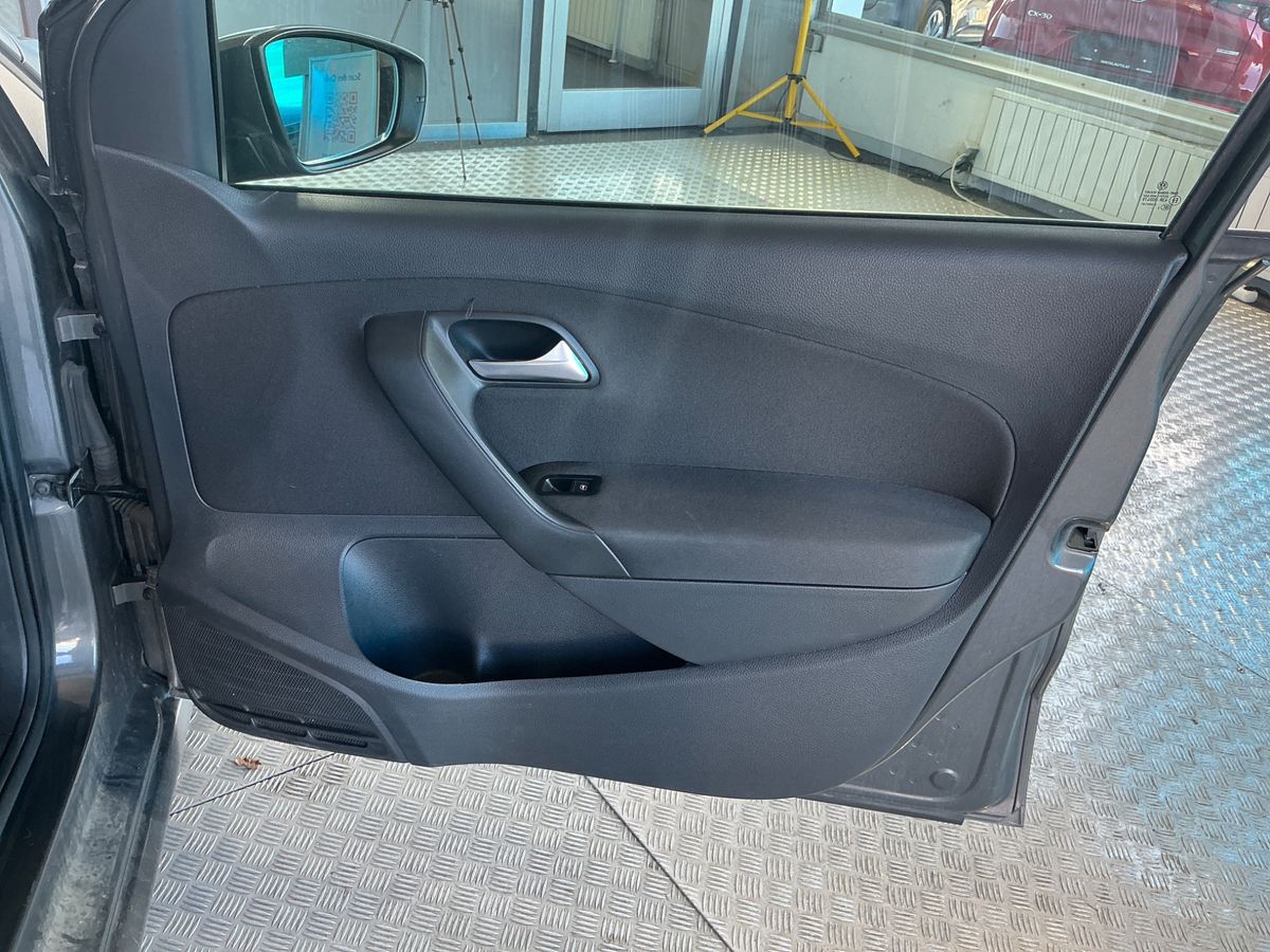 Volkswagen Polo 2013 — photo 33