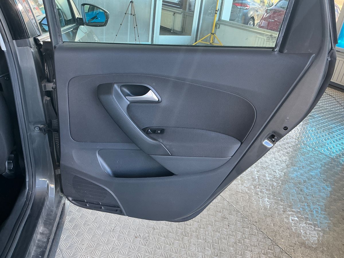 Volkswagen Polo 2013 — photo 37